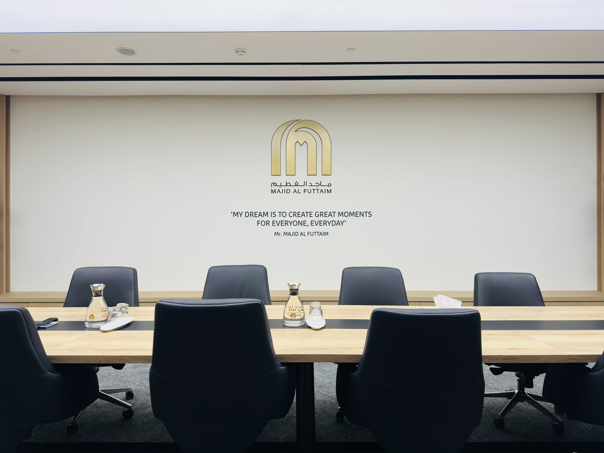 Corporate Office Branding, Architectural Lighting & Signage | Mall of the Emirates (MOE)